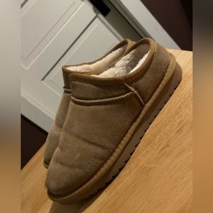 Cushionaire slippers size 7.5